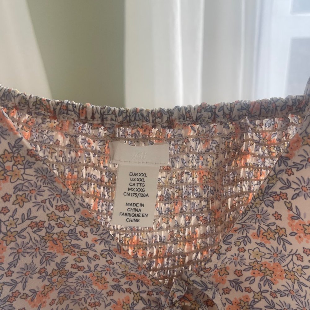 Floral Ruched Blouse - Picture 3 of 3